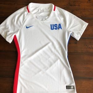Women’s Nike USA soccer jersey